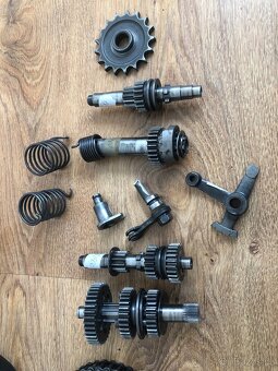 Prodám náhradní díly na motocykl ČZ 125 T a ČZ 125 B - 4