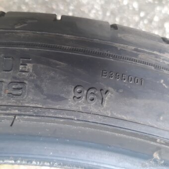 235/40/19 Goodyear - 4
