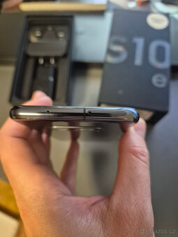 Samsung Galaxy S10e - 4