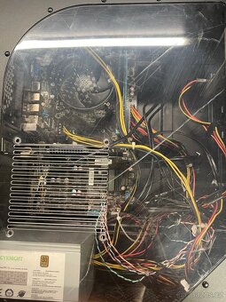 Stolni pc case bedna osazena velka - 4