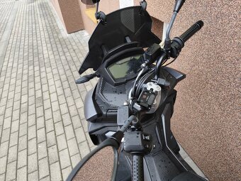 Prodám skútr Aprilia SR gt 125 11kw rok.2022 - 4