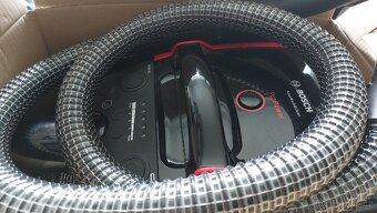 Zánovní Bosch vysavač na mokré a suché vysávání 1700W - 4