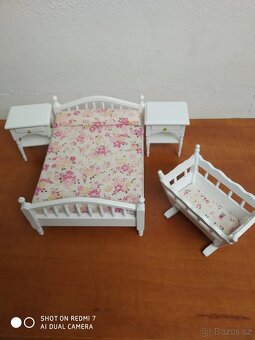 Nábytek pro panenky 1:12 postel kolébka stolek vše - 4