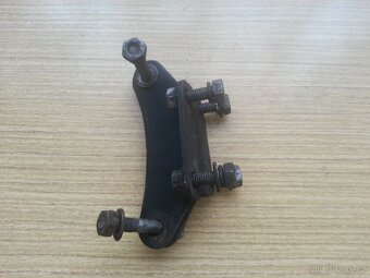 Držáky motoru a matice kolen Jawa 350 634 - 4