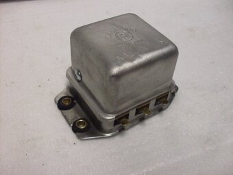 Prodám regulátor napětí 14V - 4