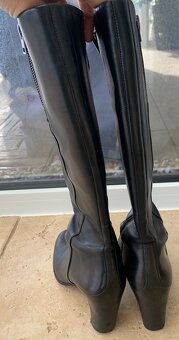 ČERNÉ DÁMSKÉ KOŽENÉ KOZAČKY značka ECCO - 4