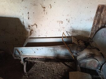 Historická řezačka píce, slámy - 4