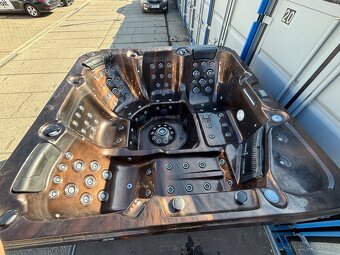 USA Vírivka 93 trysek, 2xlehatko, pro 5 osob,3xmasazni motor - 4