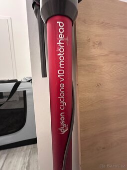 Dyson v10 motorhead - 4