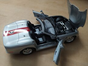 Model v měřítku 1:24 SCHELBY séries 1. 1999 cabrio - Burago - 4