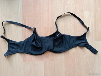 Nová dívčí sportovní podprsenka Nike, vel. 32C - 4