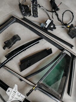 Škoda Kodiaq 565 - 565845205A Sklo dveří levé zadní tonované - 4