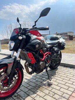 YAMAHA MT-07 - 4