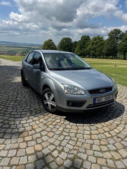 Ford Focus 1.6i - 4