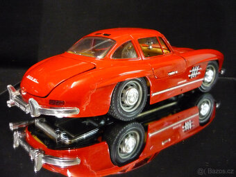 Mercedes Benz 300 SL červený Bburago 1/18 - 4