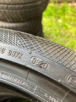 4x zimní pneu Continental 235/45R18 V XL - 4
