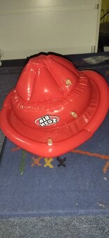 Koupím nafukovací hasičskou čepici - 4