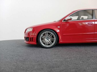 Audi RS4 - 1:18 - 4