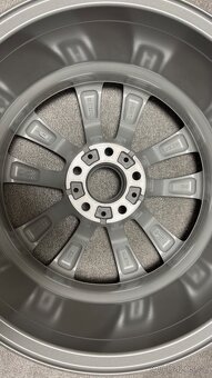 Prodám nové BMW kola 5X120 r18 - 4