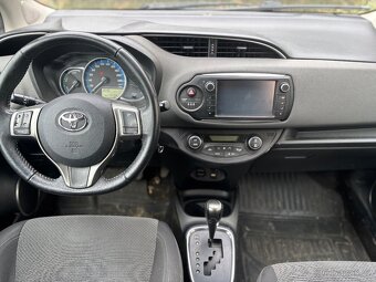 Toyota Yaris Hybrid - 4
