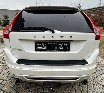 VOLVO XC60 2.4D5 R-DESIGN 151KW 4x4 AUT-NAVI-KUŽE-TAŽNÉ-XENO - 4