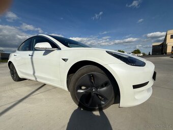 Tesla model 3 - 4