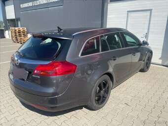Opel Insignia 2,0 CDTI Sports Tourer S/S (2010) - 4