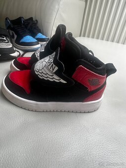 Air Jordan 1 - 4