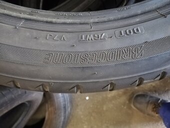 Prodám 2ks pneu 285 /40 /21 - 4