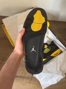 Air Jordan 4 Retro "Thunder" - 4