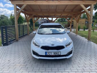 Kia ceed Sw 1,6 GDI 99kw Exclusive - 4
