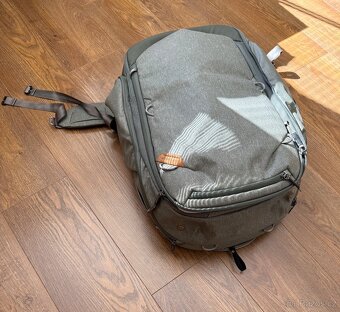 Peak Design Travel Backpack 45L Sage - 4