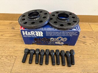 Rozšiřovací podložky 15mm a 12mm H&R, 112/5, včetně šroubů - 4