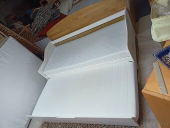 Prodám hezkou postel s výsuvným lůžkem za masivu 90 x 200 cm - 4