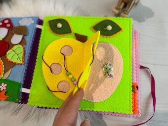 Quiet book. Plstěná kniha. Dárek na Vánoce. Dárek pro holku - 4