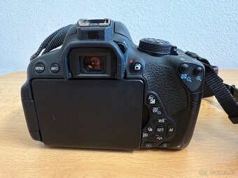 Canon EOS 700D - 4