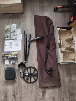 Detektor kovů Minelab Equinox 800, dohledávačka a bag - 4