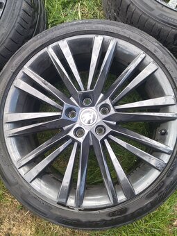 ALU Kola- originál Škoda, Superb III,5x112 R 19/ Canopus - 4