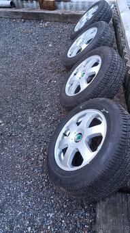Škoda Octavia 1 kompletní kola Dunlop. - 4