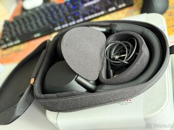 Bezdrátová sluchátka Sony Noise Cancelling WH-1000 XM5 černá - 4