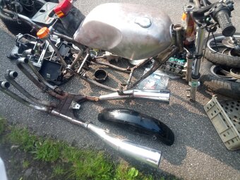 Yamaha XJ 650 - rozebraná - 4