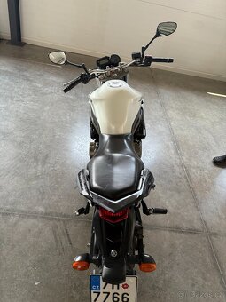 Yamaha XJ6 - 4