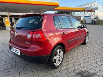 Volkswagen Golf V 1.6 16V FSI - 4