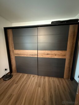 Šatní skříň 270x61x209 - 4