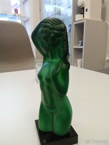 skleněná soška dívky malachitove sklo - 4