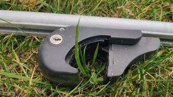 Držák na střešní lyže - příčník - 4