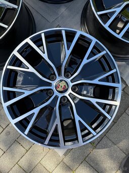 Original Porsche Taycan - 4