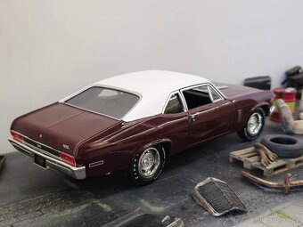 Chevy Nova 1:18 AutoWorld - 4