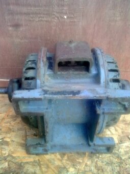 Historický elektromotor 1,5 Kw. - 4