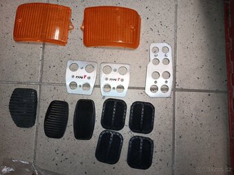 Fiat 128 náhradní díly, těsnění, světla, gumy na pedály atd. - 4